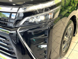 【LEDヘッドライト】悪天候や夜間走行時も良好な視界を確保し安心して運転できる高輝度LEDヘッドライトを装備!点灯速度が早く、消費電力も抑えられています。