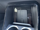 【ワイヤレスチャージ】携帯を置いておくだけで充電できます。アップルカープレイやBluetooth接続時でも充電は気にせず使用可能!