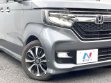 【LEDヘッドライト】悪天候や夜間走行時も良好な視界を確保し安心して運転できる高輝度LEDヘッドライトを装備!点灯速度が早く、消費電力も抑えられています。
