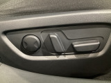 運転席にはパワーシートを装備!シート位置を記憶するメモリー機能付きなのでご夫婦で2名分セットすると便利です♪