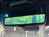 【デジタルインナーミラー】後席の大きな荷物や同乗者で後方が確認しづらい時でも安心!カメラが撮影した車両後方の映像をルームミラー内に表示。クリアな視界で状況の確認が可能です!