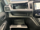 収納スペースもたくさん有ります☆車検証や小物類などすっきり収納♪