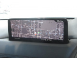 マツダコネクトの10.25インチワイドセンターディスプレイです。『Android Auto』『Apple CarPlay』や独自のコネクテッドサービスに対応したインターフェイスシステムです。