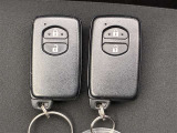 ドアの開閉時、両手が荷物で塞がっている時はキーレスでのカギの解除が大変ですよね。スマートキーはポケットやバッグに入れておけば、ノブに触れただけでロックの解除が可能です。とても便利な機能です。