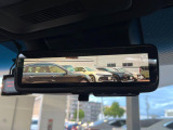 【デジタルインナーミラー】後席の大きな荷物や同乗者で後方が確認しづらい時でも安心!カメラが撮影した車両後方の映像をルームミラー内に表示。クリアな視界で状況の確認が可能です!