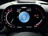 視認性の良いTFT液晶メーター、太陽光も反射しにくく、運転中もパッと見れるよう速読性の高いメーターです。