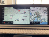 【純正ナビゲーション】BMWのナビゲーションは操作性も良く、詳細な地図情報と交通状況を見やすく表示し、快適なドライビングをサポートしながら目的地までナビゲートします。