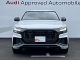 【ブラックStyle】シングルフレームグリルはAudiの象徴的なデザイン要素であり、一目でAudiとわかるスタイル、大きくて迫力のある形状が車のスポーティな印象を強調しており、魅力的なデザインとなっています。