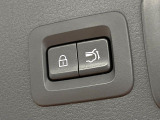 【パワーバックドア】スマートキーや運転席のボタンを押すだけでリアゲートが自動で開閉します!荷物を持っている時や、高い位置にあるバックドアを閉める際に便利な機能です♪