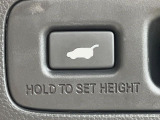 【パワーバックドア】スマートキーや運転席のボタンを押すだけでリアゲートが自動で開閉します!荷物を持っている時や、高い位置にあるバックドアを閉める際に便利な機能です♪