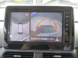 アラウンドビューモニターも装備しております。ご覧のように車体を真上か見たような映像なので、車庫入れの苦手なお客様ももうご心配いりません。