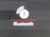 ●Bluetooth:お手持ちのスマートフォンなどと接続し、ハンズフリー通話や臨場感溢れるミュージック再生をお楽しみいただけます。無線接続ですので煩わしさもありません♪
