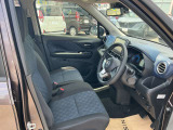 運転席まわりは、使用感も少なく良好な状態です。