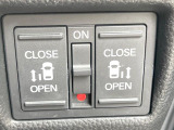 【両側パワースライドドア】スマートキーや運転席のスイッチで後席両側スライドドアの開閉が可能♪電動だから力を入れてドアを開ける必要が無く、小さなお子様でも簡単に開け閉めでき快適です♪