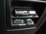 ETC車載器搭載です。スマートICも増えてきており、必須装備といって良い便利装備です。また、ドライブレコーダーも装備しています。万一の事故の際、録画映像が役に立つこともございます。(映像記録用SDカー