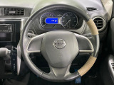 インテリアに合わせたデザインのステアリングは、運転される方のことも考え、運転しやすい形状、大きさです。是非一度、実際に触ってお確かめください。