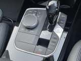 【シフトノブ】BMWの高性能オートマチックは、ATセレクトレバーを左側に倒すことで、通常の「D」から「S」(スポーツ)または「M」(マニュアル)へと切り替えが可能です。