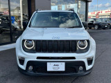 【フロントグリル】7スロットルグリルはJeep伝統の証です。SUVのみにこだわり続けている伝統あるJeep車へお乗り頂いてみてはいかがですか?