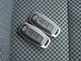 『インテリジェントキ-』機械的な鍵を使用せずに車両のドアの施錠/解錠、エンジン始動が可能なシステムです!(スペアキ-付き)