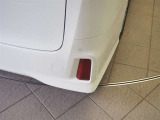 コーナーセンサーを車の前後に装備。障害物までの距離に応じて警告音を変えてお知らせ。縦列駐車時や駐車場・車庫などでの取り回しをサポートします。詳細は販売店スタッフまでおたずねください。