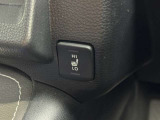 寒い日も快適に過ごせるシートヒーターを装備。「HI-LO」の2段階調整が可能で、運転席・助手席を素早く温めます。