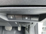ハンドル右奥には各種設定スイッチがあります。運転者がスッと手を伸ばせば操作できので便利です。
