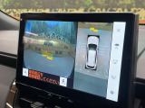 【パノラミックビューモニター】専用のカメラにより、上から見下ろしたような視点で360度クルマの周囲を確認することができます☆死角部分も確認しやすく、狭い場所での切り返しや駐車もスムーズに行えます。
