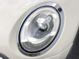 ●LEDヘッドライト:夜間走行時も良好な視界を確保し安心して運転できる高輝度LEDヘッドライトを装備!点灯速度が早く、消費電力も抑えられています。