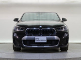 【キドニーグリル】BMWの代名詞。一目見ただけでBMWであると認識できる確固たるアイコンとして存在感を放ちます。