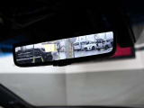 【デジタルインナーミラー】車両後方カメラの映像をインナーミラー内のディスプレイに表示。さらに、前後カメラ映像をデジタルインナーミラーに挿入されたSDカードに録画機能が加わりました