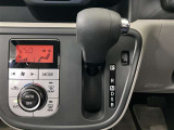 オートエアコンなので車内で快適に過ごせます。