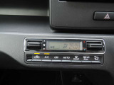 フルオートエアコンとなっております!面倒な手間なく車内の温度を快適に保ちます!