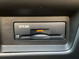 ETC2・0 ナビゲーションと連動モデル。充実したETC機能に加えて、ITSスポットとの高速、大容量、双方向の通信が可能で、次世代の運転支援サービスを受けることができます。