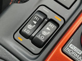 【前席+後席シートヒーター】寒い日に重宝するシートヒーターを後席にも装備!エアコンより早く温まってくれるので寒がりの人も安心ですね♪エアコンの温風は乾燥するから苦手、という方にもをおすすめです。