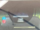 【ホンダセンシング】走行中に前方の車両等を認識し、衝突しそうな時は警報とブレーキで衝突回避と被害軽減をアシスト。より安全にドライブをお楽しみいただけます。