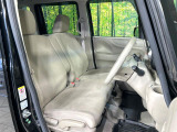 運転席シート廻りは使用感も少なく、良好な状態となっています。丁寧に使われていたことがよくわかりますね。
