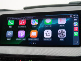 【アップルカープレイ】iPhoneがBMW車両とワイヤレスで接続されます。Apple CarPlayでは、オーディオストリーミングやメッセージングアプリがディスプレイに表示されます。