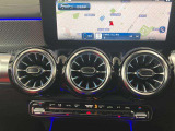 総在庫で600台ほどの取り扱いがございます。弊社デモカー使用の車両やメーカー使用の車両などもご紹介ができます。