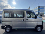 車両入庫時には外装磨きと内装クリーニングを実施しております。納車前にも実施いたしますので、綺麗に快適にお乗りいただけます。