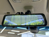 【デジタルインナーミラー】後席の大きな荷物や同乗者で後方が確認しづらい時でも安心!カメラが撮影した車両後方の映像をルームミラー内に表示。クリアな視界で状況の確認が可能です!