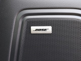 BOSEサラウンドサウンドシステムは、車内の音響特性に合わせて的確にチューニングされており、コンサートホールのようにバランスに優れた原音を忠実に再現した音響パターンを生み出します。