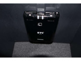 ボイスタイプのETC搭載。高速道路出入口もスマートに通過!今やマストアイテムですね。納車前には使用できるようセットアップさせていただきます。ETCカードの取扱もしておりますのでご相談ください。