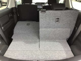 トランクルーム!リアシートは片方ずつ倒せます。乗車員数や積む荷物に応じてアレンジが可能ですので多彩に使えてとても便利です。