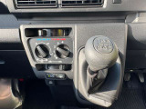 車両入庫時には外装磨きと内装クリーニングを実施しております。納車前にも実施いたしますので、綺麗に快適にお乗りいただけます。
