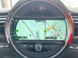 ●MINI純正ナビ:一体感のあるナビは、高級感ある車内を演出してくれます。Bluetooth再生などオーディオ機能も充実しておりますので、運転もより楽しめます♪