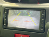 【バックカメラ】駐車時に後方がリアルタイム映像で確認できます。大型商業施設や立体駐車場での駐車時や、夜間のバック時に大活躍!運転スキルに関わらず、今や必須となった装備のひとつです!