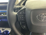運転中、オーディオの操作をしてて、ハッとしたことはありませんか?ステアリングスイッチは、運転中でもハンドルでオーディオの操作が可能です。安全なドライブをサポートします。