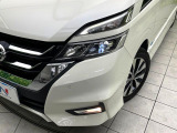 【LEDヘッドライト】悪天候や夜間走行時も良好な視界を確保し安心して運転できる高輝度LEDヘッドライトを装備!点灯速度が早く、消費電力も抑えられています。