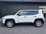 【ホイールアーチ】台形ホイールアーチはJeep伝統のデザインです。採用している理由は諸説ありますが、オフロードを走行する際にタイヤとボディが干渉しあわないよう配慮した作りにするためとなります。