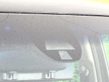 【シティブレーキアクティブシステム】低速走行中に前方の車両等を認識し、衝突しそうな時は警報とブレーキで衝突回避と被害軽減をアシスト。より安全にドライブをお楽しみいただけます。